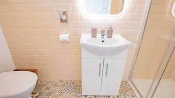 Bruser, hårtørrer, håndklæder