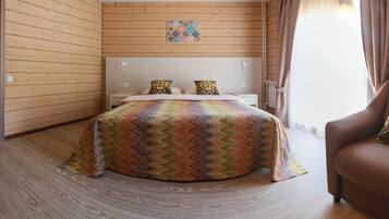 Deluxe Double or Twin Room | Iron/ironing board, free cribs/infant beds