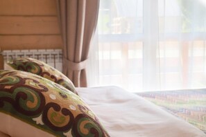 Dobbelt- eller tomannsrom – deluxe | Strykejern/-brett og barnesenger (inkludert)