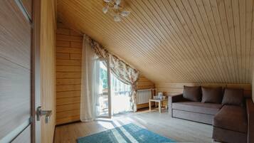 Family Apartment | Iron/ironing board, free cribs/infant beds