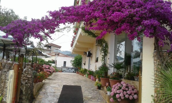 Courtyard - Hotel Ridal (Vlorë)