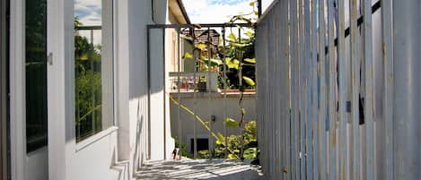 Appartement Confort, 2 lits jumeaux, vue sur le jardin | Vue du balcon