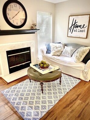 Interior - Your Annapolis Adventure Starts Here!! (Annapolis)