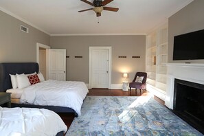 4 makuuhuonetta, silitysrauta/-lauta, ilmainen Wi-Fi, vuodevaatteet