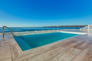 Outdoor pool, pool umbrellas, sun loungers