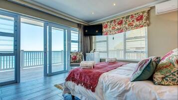 Dassen Island | Minibar, in-room safe, desk, laptop workspace