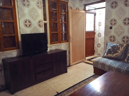 TV. New to HomeAway! - WiFi - Quiet place in the Gateway to the Mountains