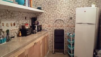 Fridge, microwave, oven, coffee/tea maker
