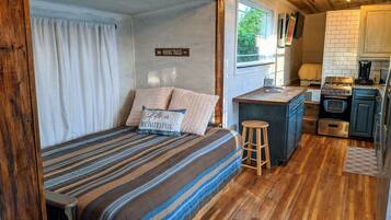 1 Schlafzimmer, BĂŒgeleisen/BĂŒgelbrett, kostenloses WLAN, BettwĂ€sche