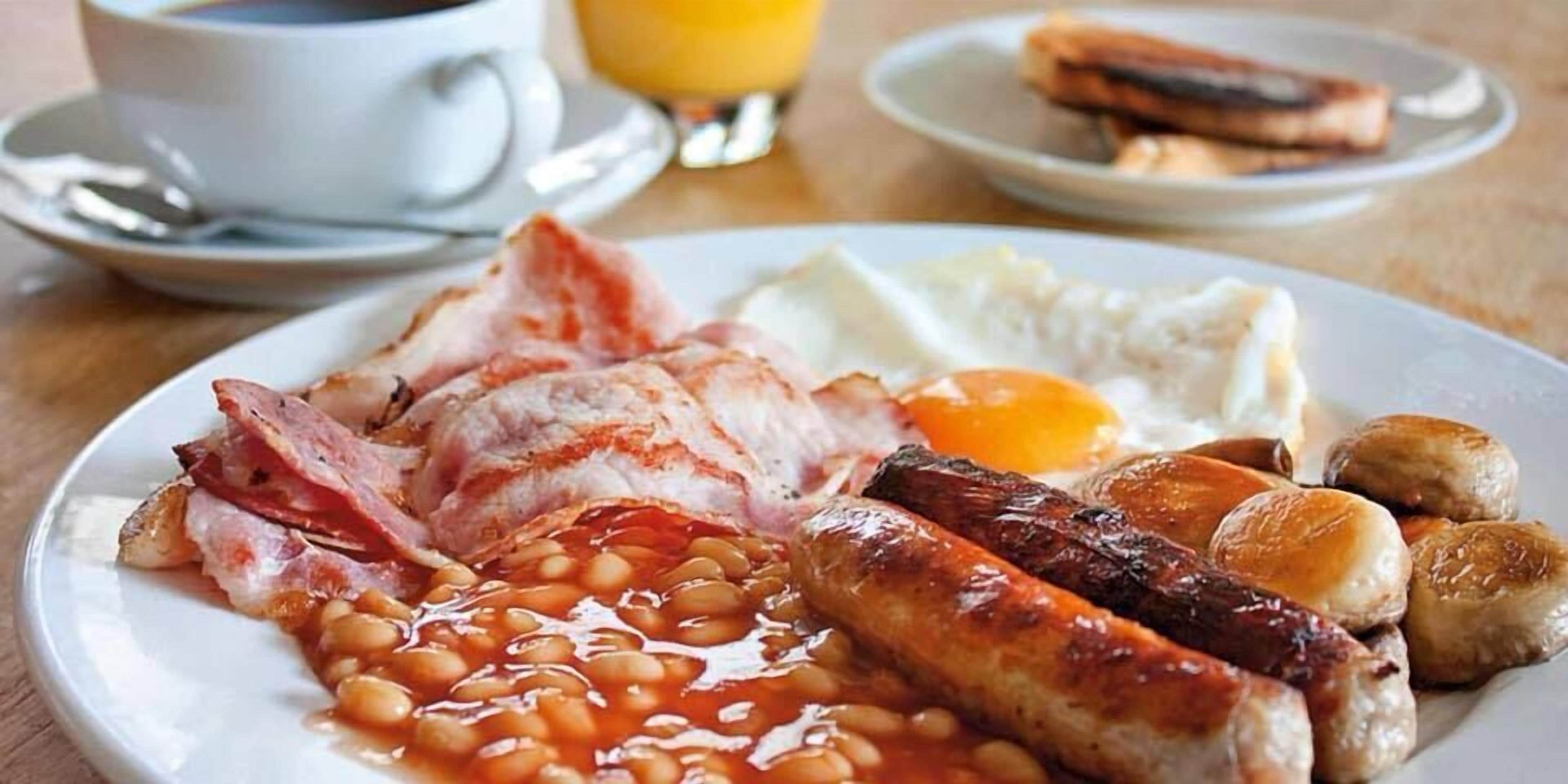 free daily cooked-to-order breakfast