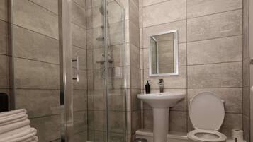 Family Quadruple Room | Bathroom