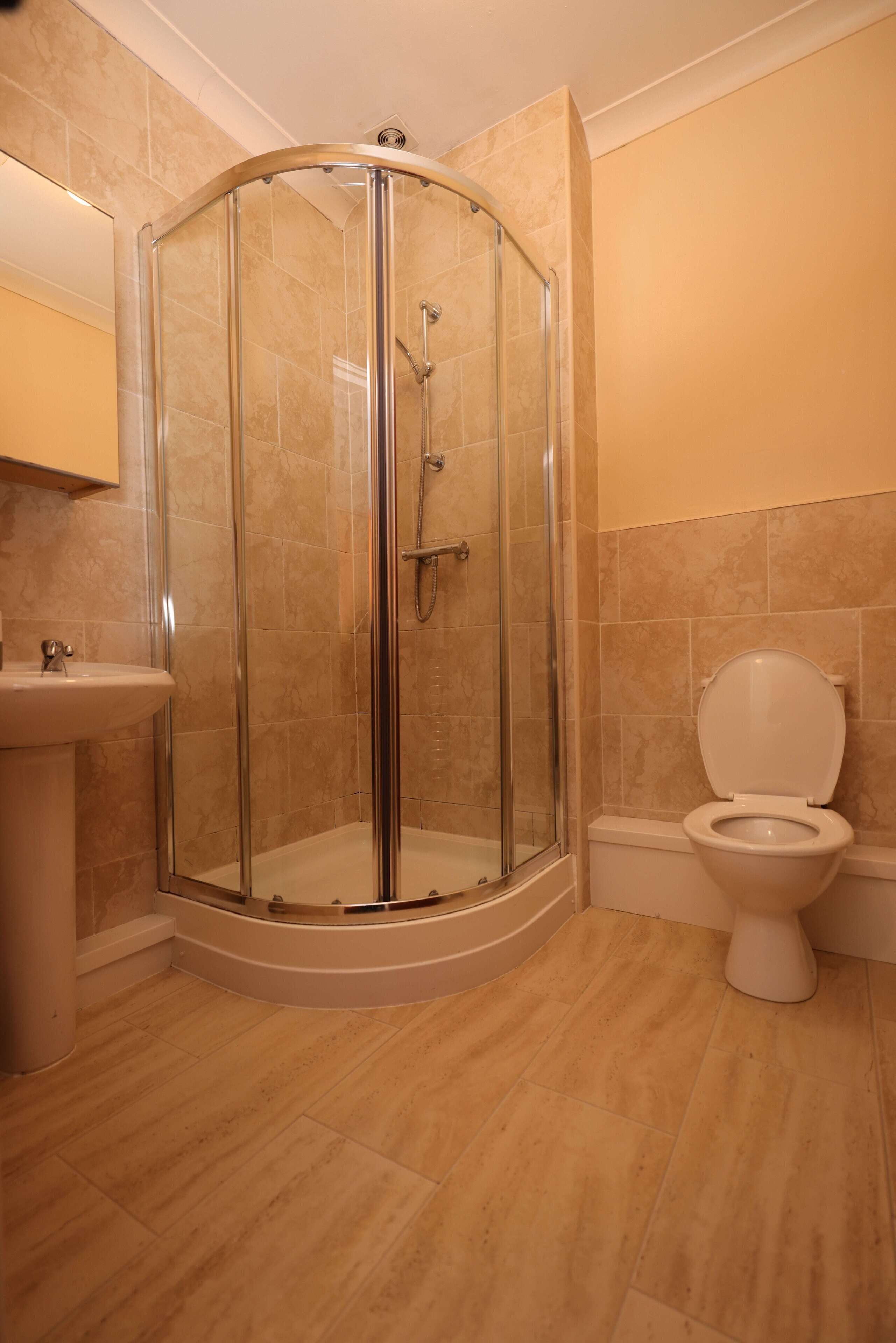 deluxe double room | bathroom | deep-soaking bathtub, free toiletries, towels