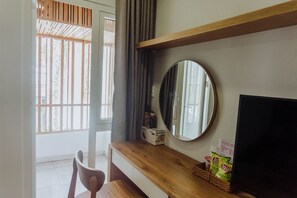 Deluxe Studio | Living area