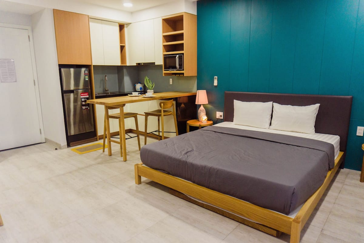 Desk, laptop workspace, WiFi (free)
