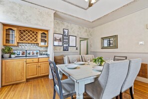 Dining - Historic Victorian Suite - Downtown Flagstaff - sleeps 6 w/ NEW Hot tub! (Flagstaff)