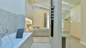 Suite, Sea View | Bilik Mandi | Tab mandi dan pancuran berasingan, tab mandi berpancutan