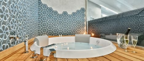 Superior Suite | Private spa tub