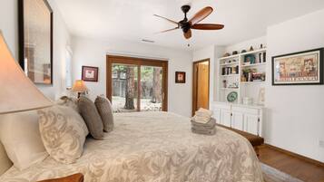 3 camere, una scrivania, ferro/asse da stiro, culla da viaggio