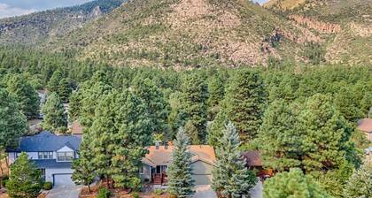 3 bedrm, 2 kylpyhuonetta, lemmikkiystävällinen koti, oma kylpytynnyri, takka, pääsy metsään