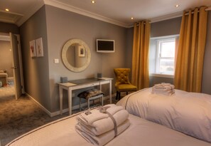 Deluxe Apartment, 2 Bedrooms (Thistle) | Iron/ironing board, free WiFi, bed sheets