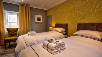 Deluxe Apartment, 2 Bedrooms (Thistle) | 2 bedrooms, iron/ironing board, free WiFi, bed sheets
