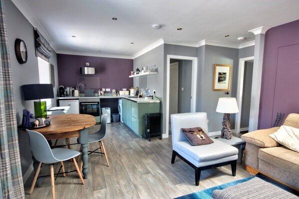 Flat-screen TV - Thistle Apartment (Golspie)