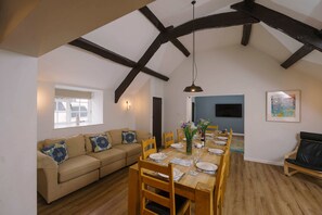 Dining - Perfect for family groups with Indoor Pool (Barnstaple)