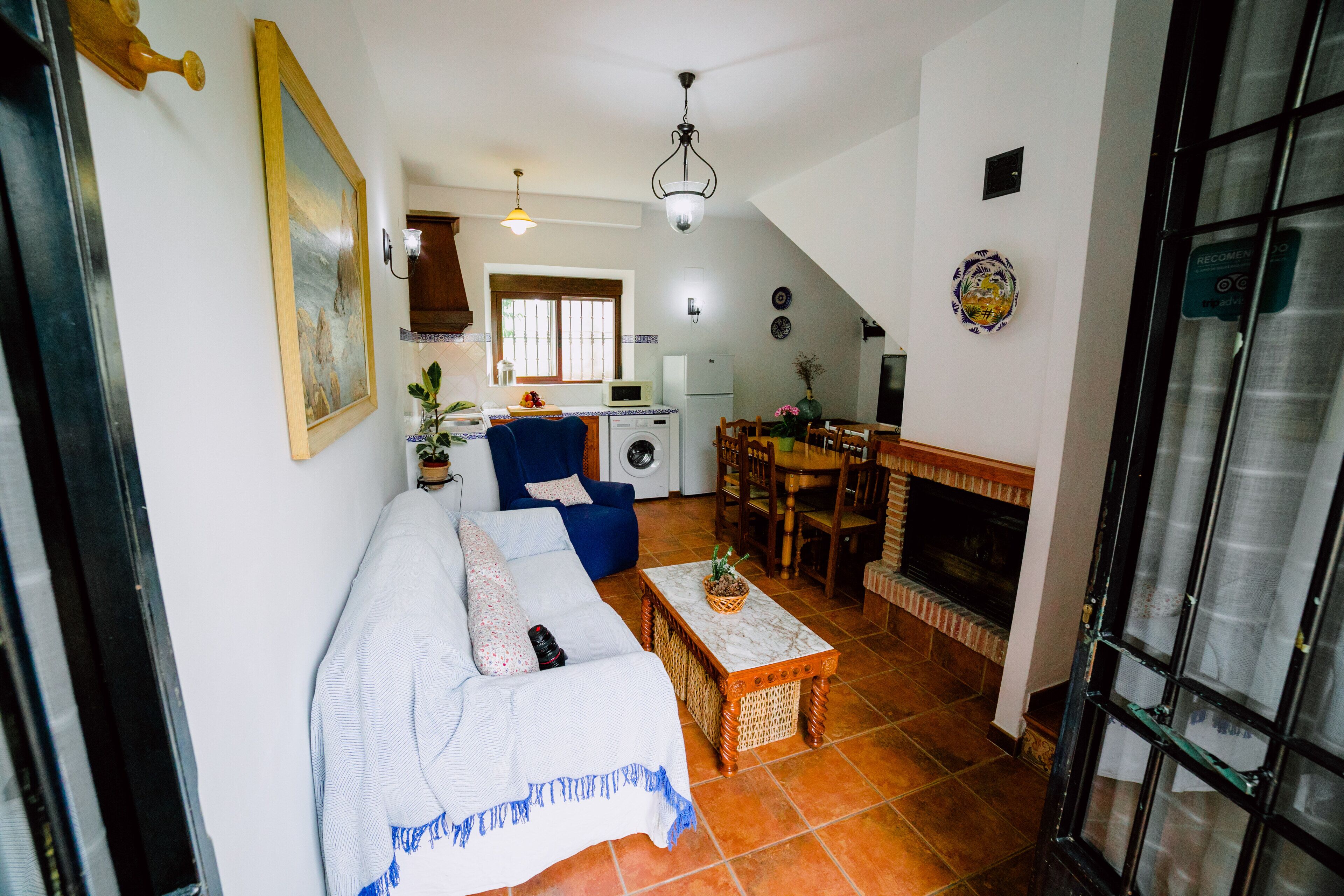 Televisión y chimenea 