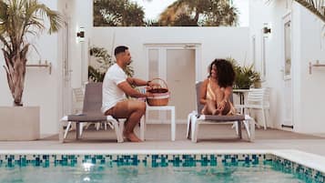 Außenpool, geöffnet von 08:00 Uhr bis 22:00 Uhr, Liegestühle