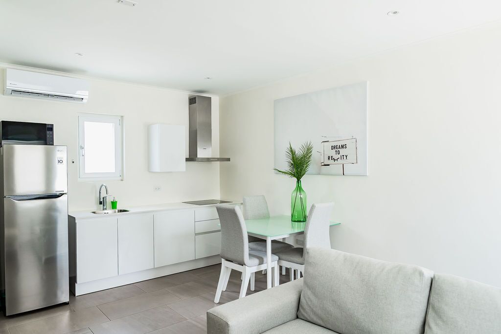 Photo - The Palm Leaf Apartments