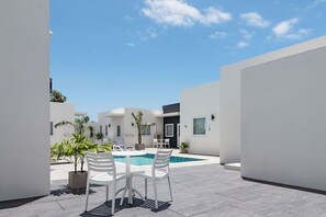 Terrace/patio - The Palm Leaf Apartments (Noord)