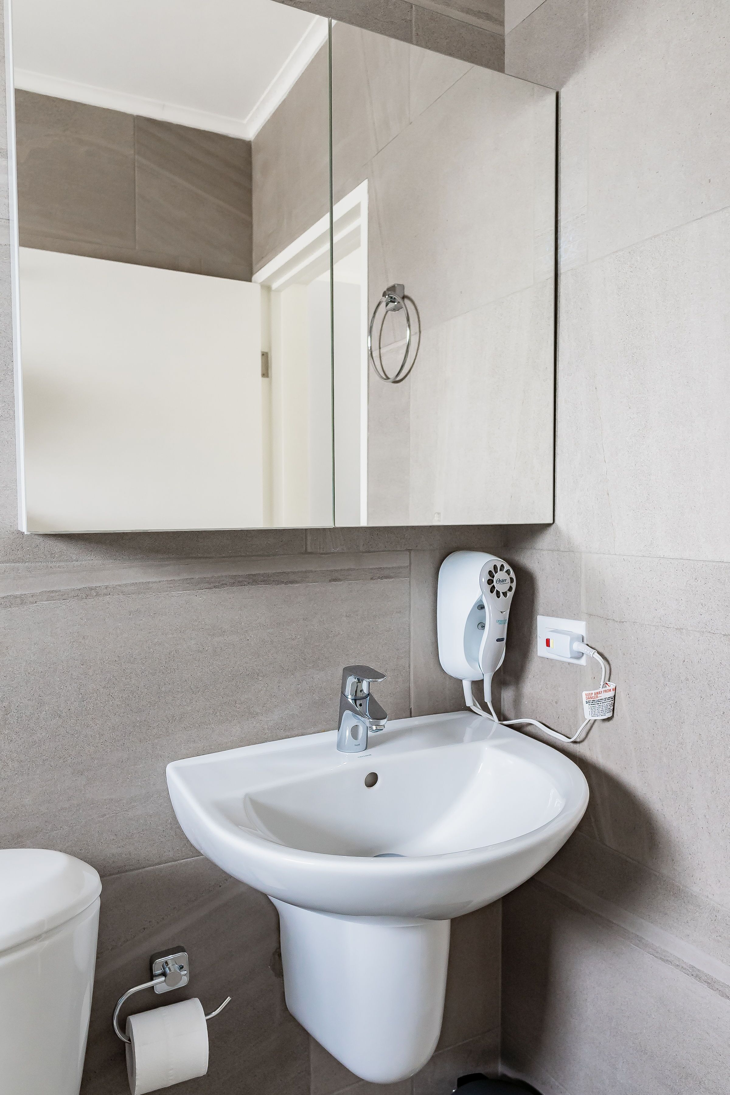 Photo - The Palm Leaf Apartments