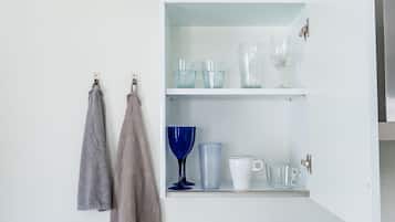 Departamento, 1 cama Queen size | Cocina privada | Refrigerador, microondas, horno y parrilla de estufa