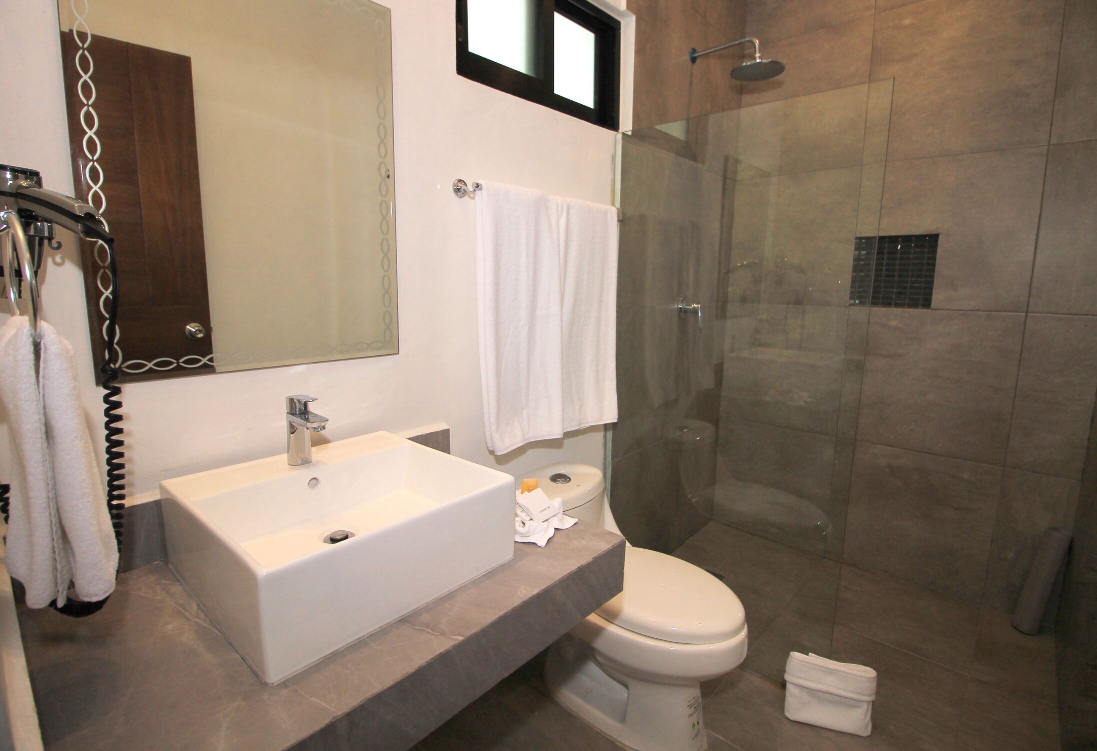 premium bedding, down duvets, in-room safe, desk