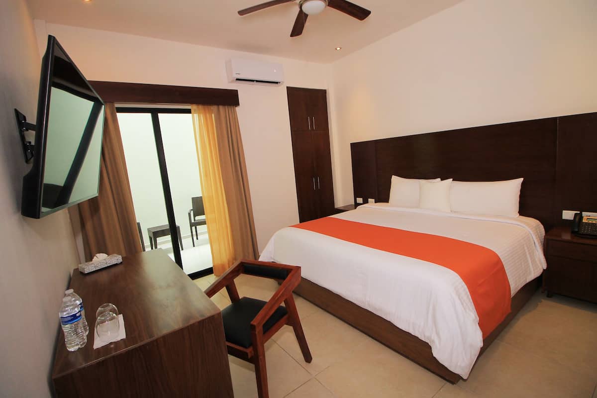 premium bedding, down duvets, in-room safe, desk