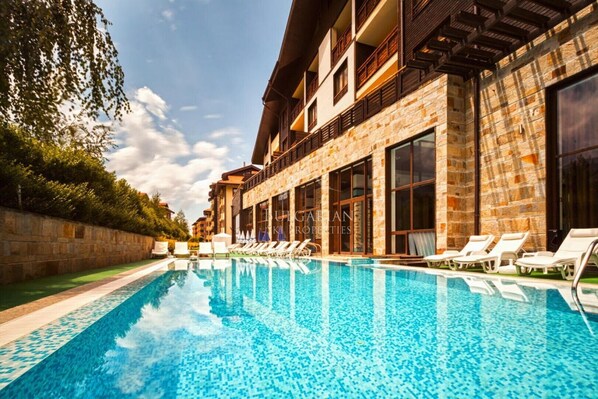 Indoor pool, outdoor pool