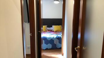 2 slaapkamers, een strijkplank/strijkijzer, gratis wifi, beddengoed