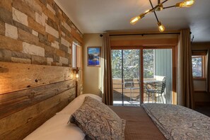 Iron/ironing board, WiFi, bed sheets, alarm clocks - Winter Park Studio: On the River~ Walk Downtown! (Winter Park)