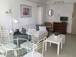 TV, DVD player - Beautiful 2 bedroom apartment by the sea (4 pers) (Fréjus)