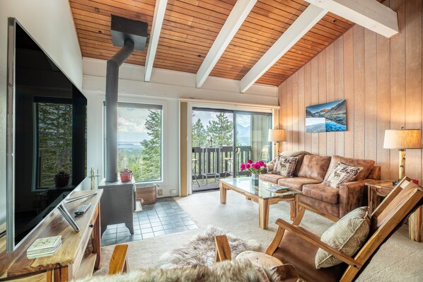 A cozy living room with a fireplace, wooden ceiling beams, a sofa, and a view through large windows. - Best views on the mountain, views over Sherwins, White Mountain
TOML-CPAN-11351
(Mammoth Lakes)