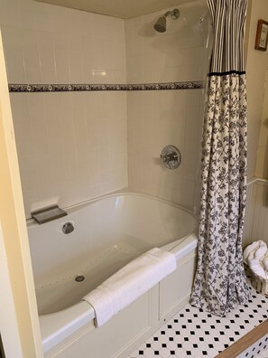 Chambre Deluxe | Baignoire à jets
