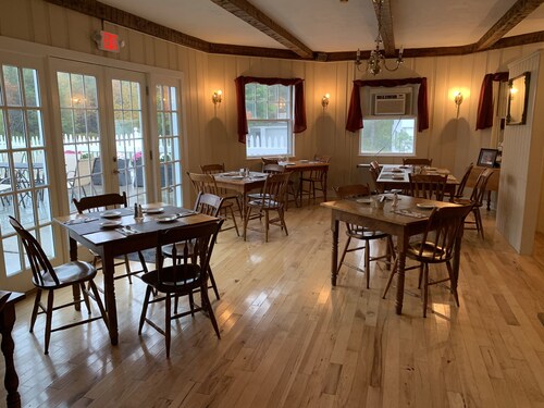 Lovett's Inn and Restaurant