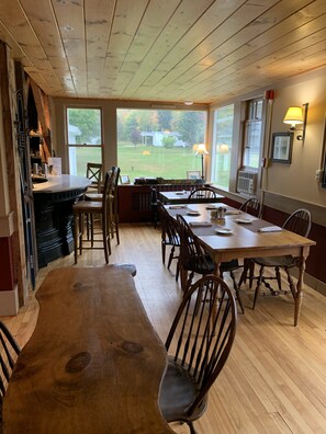 Free daily cooked-to-order breakfast