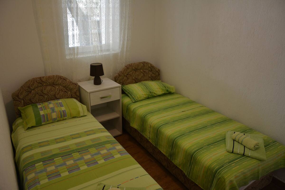 1 habitación, cunas gratuitas, wifi gratis y ropa de cama