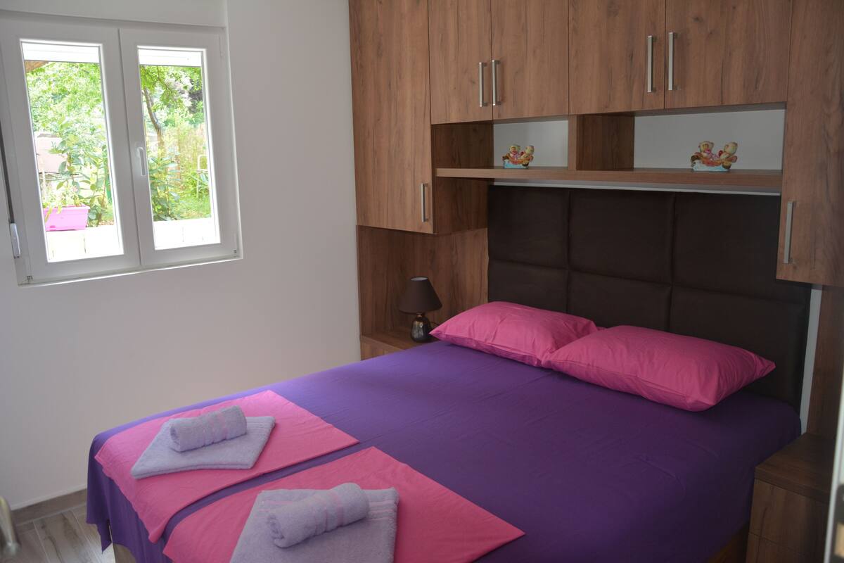 1 habitación, cunas gratuitas, wifi gratis y ropa de cama