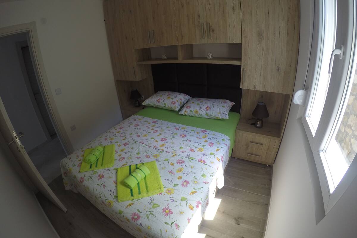 1 habitación, cunas gratuitas, wifi gratis y ropa de cama