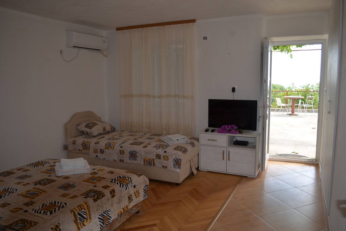 1 habitación, cunas gratuitas, wifi gratis y ropa de cama
