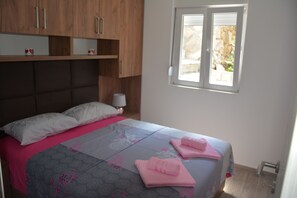 Deluxe-Apartment, Meerblick (A6) | Kostenlose Babybetten, kostenloses WLAN, Bettwäsche