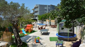 Área de juegos infantiles al aire libre