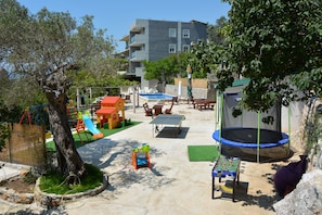 Área de juegos infantiles al aire libre